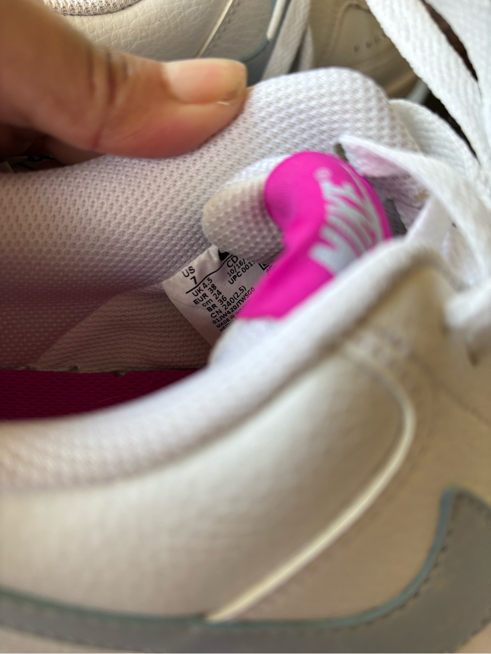 Nike Women's White Leather Sneakers with Gray Swoosh and Pink Heel Tab size 7 - Picture 4 of 4